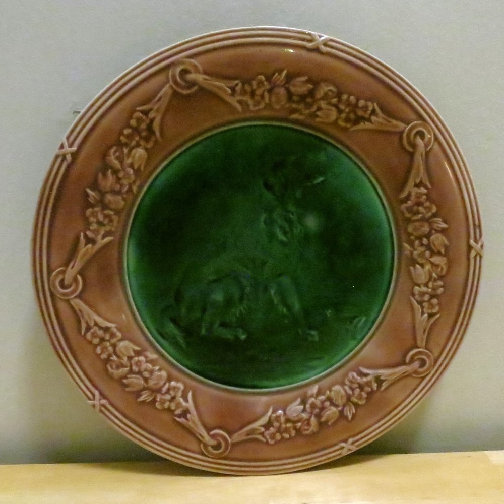 Etruscan Majolica Dog Plate Antique Griffin Smith Hill GSH 9.125 Inch USA
